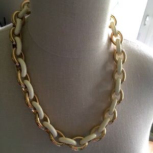 COLDWATER CREEK CREAM & GOLDTONE OVAL LINK NECKLACE. COMES IN ORIGINAL BOX. NWT.